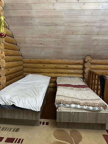 Посуточная аренда домов: Город Каракол Сдаётся уютный деревянный домик !!! - Дом из — 8