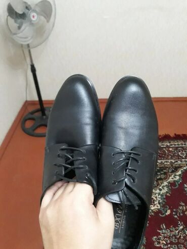 обувь мужская ош: Мужские туфли, 41, Б/у, цвет - Черный, Самовывоз