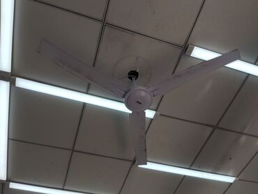 комнатные антенны для цифрового тв: Потолочный вентилятор с тремя лопастями, предназначенный для