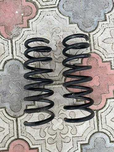 kia maşın: Kia ceed heçbek üçün arxa yaylar. Bir diş kəsilib, maşına vidli duruş — 2