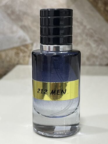 parfum qabı: 212 Men Parfumu Fuad parfumda ele indi endirimle 16 azn Metroya