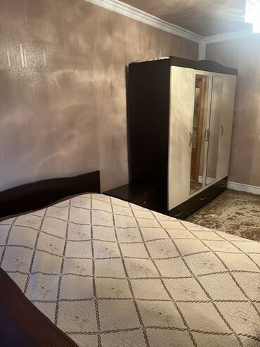 Köhnə tikili: Gəncə şəhəri Heydər Əliyev prospekti 32 nömrəli orta məktəbin qarşısı -da lalafo.az — 12 Köhnə tikili: Gəncə şəhəri Heydər Əliyev prospekti 32 nömrəli orta məktəbin qarşısı — 12