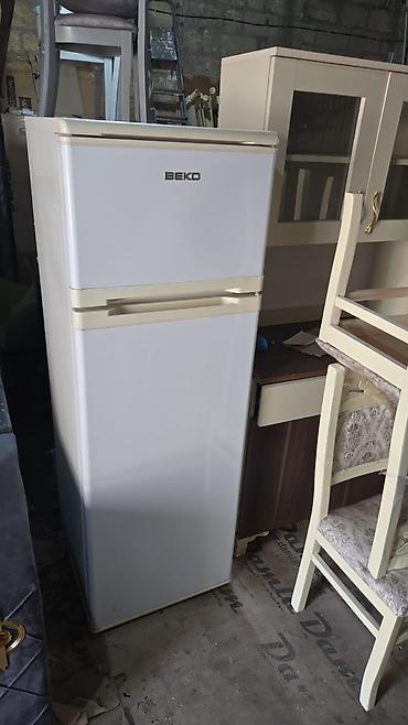 BEKO iki qapılı soyuducu - Rəng: ağ, krem aksentli - Üst hissə