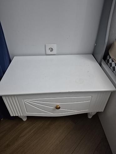 Uzerinde çixmayan lekeleri var. boyamaq olar. 2 ededi 20 manatdir. 1i