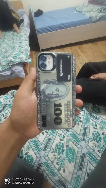 Apple iPhone: IPhone 11, Б/у, 128 ГБ, Белый, Чехол, 78 % — 8