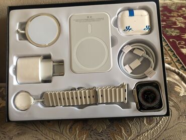 apple watch 3 series: Продаются наборы от Apple,в наборе есть:беспроводная зарядка,AirPods