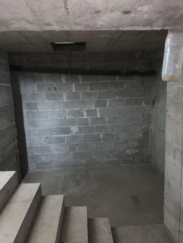 Kuće na prodaju: Na prodaju kuća (220m2) sa pomoćnim objektom (56m2) na placu 4,6 ari — 7