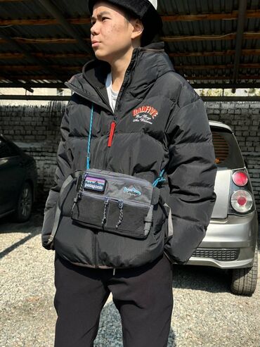 черные сумки через плечо: Практичная сумка через плечо Patagonia водоотталкивающая ткань