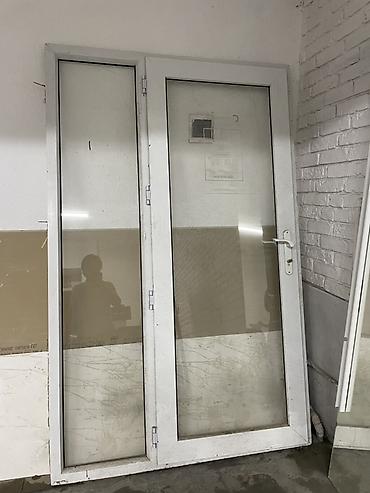 январь 5 1: Пластиковая входная дверь со стеклопакетами - Материал рамы: ПВХ — 1