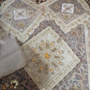 Digər tekstil: Germaniyani. dekor. süfräläri. qızılı. daşlarla. bäzädilmiş — 17