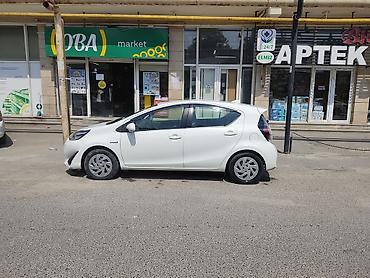 Toyota: Toyota Aqua hibrid hetçbek - Rəng: ağ - Korpus: 5 qapılı hetçbek — 6