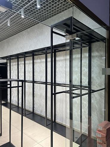 Металлические торговые стойки и островные конструкции для магазина — 6