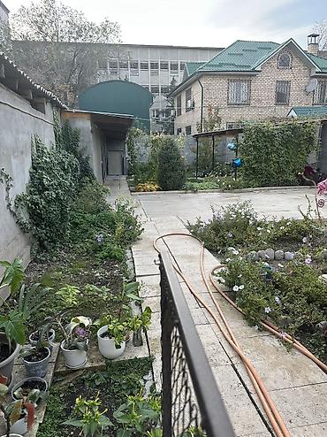руставели: Продаю пол дома в районе Азия Молл. 1 линия, по улице Шота Руставели — 6