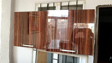 Ev üçün mebel: Mətbəx üçün divar şkafı - Material: parlaq səthli, ağac naxışlı — 1
