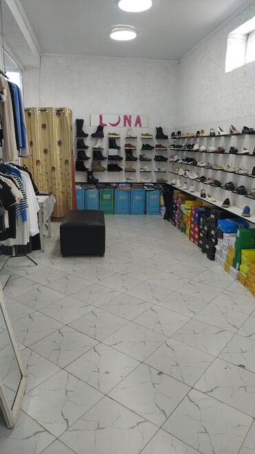 вешалки напольные в ташкенте: Продаю полки для магазина обуви.
б/у состояние отличное