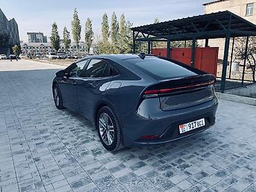 нехия 2: Toyota Prius: 2023 г., 2 л, Вариатор, Гибрид, Хэтчбэк — 6