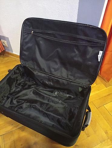 tasne mona cena: Veliki kofer na točkićima sa teleskopskom ručkom. OKO 75 40 25. dob — 4