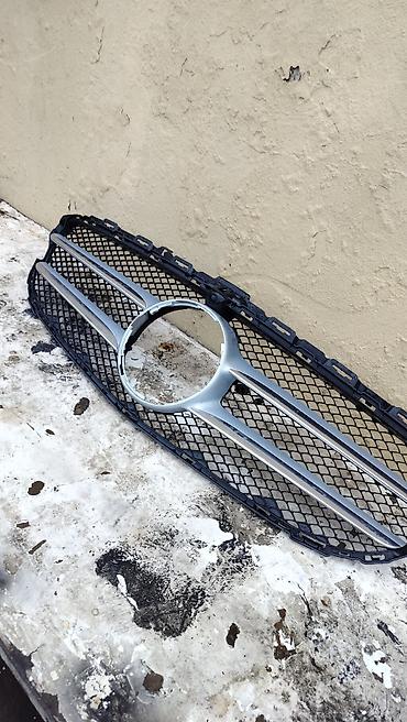 Mercedes-Benz üçün ön radiator barmaqlığı (gril). Şəkillərdə göründüyü