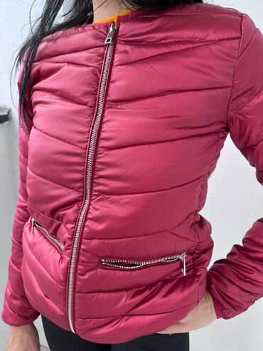 ženske zimske jakne h m: Crvena zenska jakna 34 (S) Kao nova, nenosena zenska jakna bez