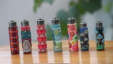 Upaljači i prateća oprema: Clipper upaljači - kolekcija sa reljefnim futrolama (set). Komplet — 7