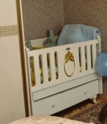 Manejlər: Az islenib usaq yatmadigi ucun satilir