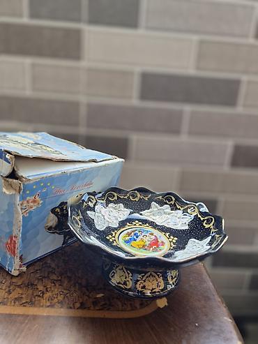 farfor heykelcik: Məhsul: 4 ədəd meyvə qabı dəsti (Fine Porcelain) Təsvir: - Kobalt — 2