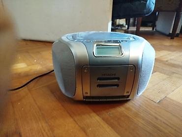 Zvučnici i stereo sistemi: Hitachi radiokasetofon Nema antenu inace radi, malo ga zeza dugme za — 17