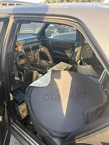 1998 ford transit: Mercedes-Benz E-Class W124 sedan (təxminən 1990-cı illər), qəhvəyi — 3