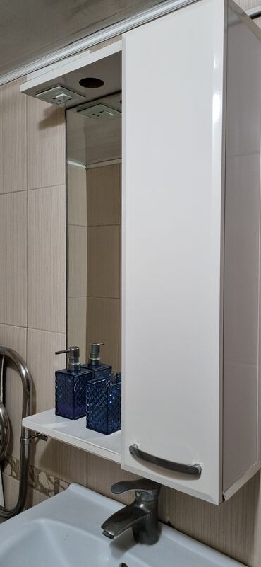 мебель для коридора: Зеркало(шкаф) и раковина(шкаф)