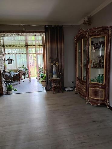 Продажа коттеджей и домов: 5 и более комнат, 220 м², 10 соток, Бишкек, Собственник — 13