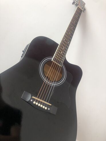 ремень на гитару: Очень новая электроакустическая гитара 41 размера + ремень капо +