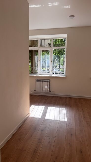 Офисы: Сдаю Офис, 300 м², В жилом комплексе, С отдельной кухней, С отдельным сан узлом