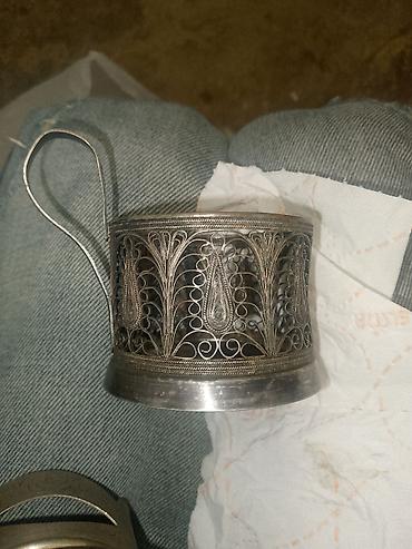 Əntiq əşyalar: Satılır: 2 ədəd köhnə kolleksiya əşyası 1) İdman medalının bəzək — 5