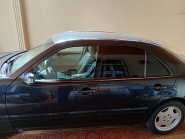 Mercedes-Benz: Mercedes-Benz E 240: 2.4 l | 1998 il Sedan — 2