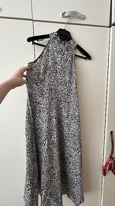 Ziyafət donları: - Məhsul: Oversize T‑shirt - Brend/Qrafika: “NEW ERA” mövzulu çap; ön — 12
