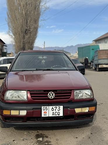 Volkswagen: Volkswagen Vento: 1993 г., 1.8 л, Механика, Газ, Седан — 9