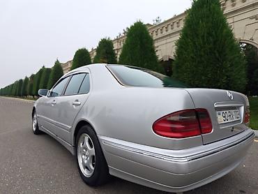 range rover az: Mercedes-Benz E-Class (W210), sedan, gümüş rəng. - Kuzov: 4 qapı — 2
