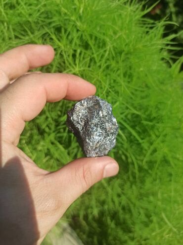 Digər kolleksiyalar: Təbii Galen daşı. Tamamilə təbii, emal olunmamış gümüşü-metalik — 3