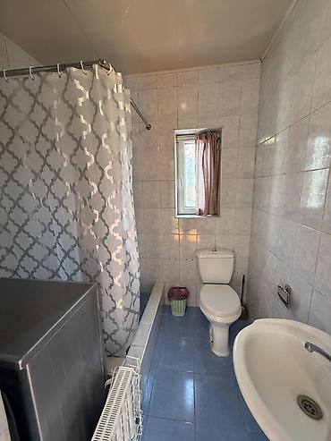 Продажа коттеджей и домов: 🏡 **Продается уютный дом в Бишкеке!** 📍 Район: Ак-Ордо 1 ж/м 🏠 Дом: 2 — 23