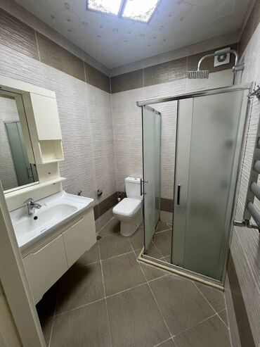 Uzunmüddətli kirayə mənzillər: Mənzil kirayə verilir. Qarayev metrosu. 3 otaq, 143 kv, 17.10 mərtəbə — 5