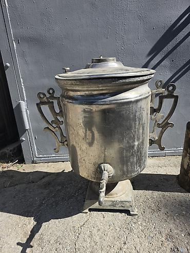 işlənmiş samovar: Klassik köhnə tip samovar - Material: metal korpus, iki tərəfli — 1