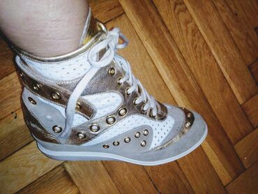 Women's Sneakers and athletic shoes: 38 — 2