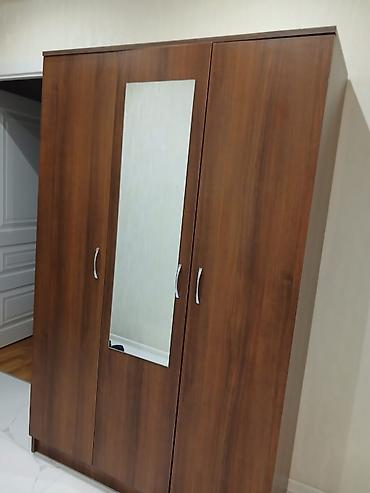 Dolab Embawooddan alinib Yeni kimidi Ortasi asilqan,sag qapisi polka