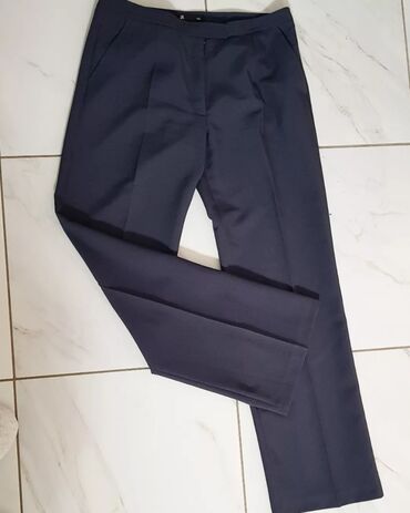 bershka kožne pantalone: Pantalone vel. 42 poluobim struka je 43cm dibina napred 25cm nazad