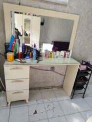 Vizaj/saç ustası üçün masa və böyük güzgü dəsti - Krem rəngdə