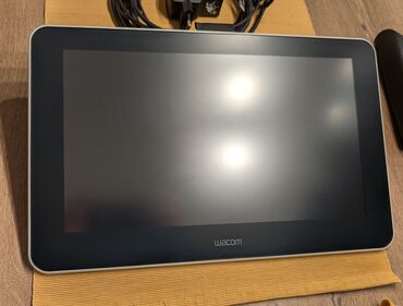 Druga oprema za računare i laptopove: Wacom One – ekran za crtanje sa olovkom (pen display) NAPOMENA: USB-C — 2