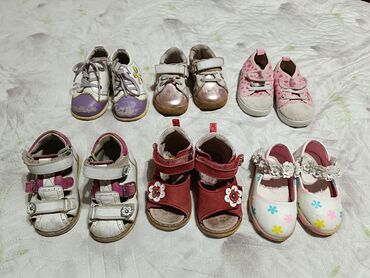 обувь для малышей: Обувь детская 22 размер, б/у, летние 2пары ортопедические