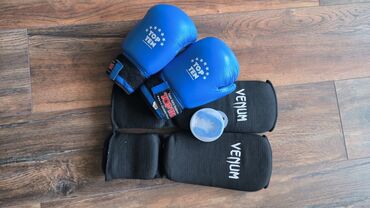 форма бокса: Детские перчатки для бокса 6, б/у, футы б/у и новая капа. Перчатки