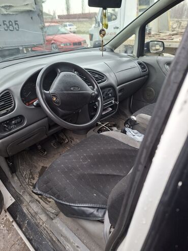 Ford: Ford Galaxy, ağ rəng, miniven/krossover sinfi. Xarici xüsusiyyətlər — 8