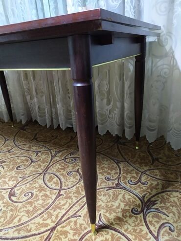 Столы для зала: ✅Продаётся раздвижной стол для гостиной или столовой. ♻️Форма — 2